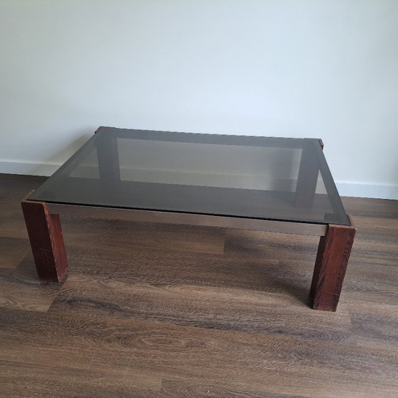 Image 1 of Robusto tavolino vintage con vetro fumé