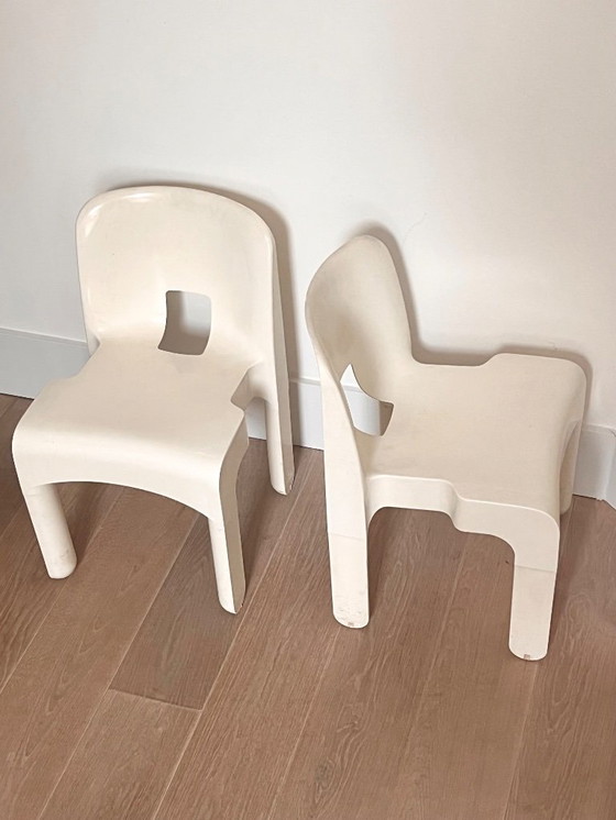 Image 1 of 2 Chaises Vintage "Universale" par Joe Colombo pour Kartell - Blanc