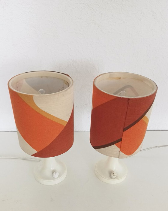 Ensemble de deux lampes de chevet des années 1960 – Plastic, Textile (photo 5 of 8)