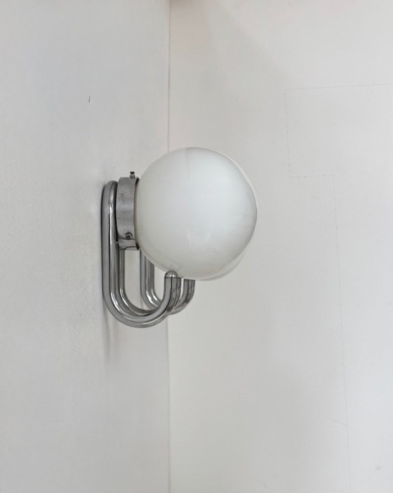 Image 1 of Coppia di applique vintage, metallo cromato e vetro opalino, Francia, 1960
