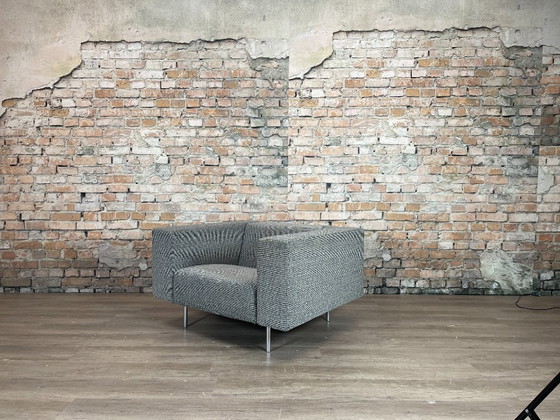 Image 1 of Poltrona Moooi Bottoni grigia