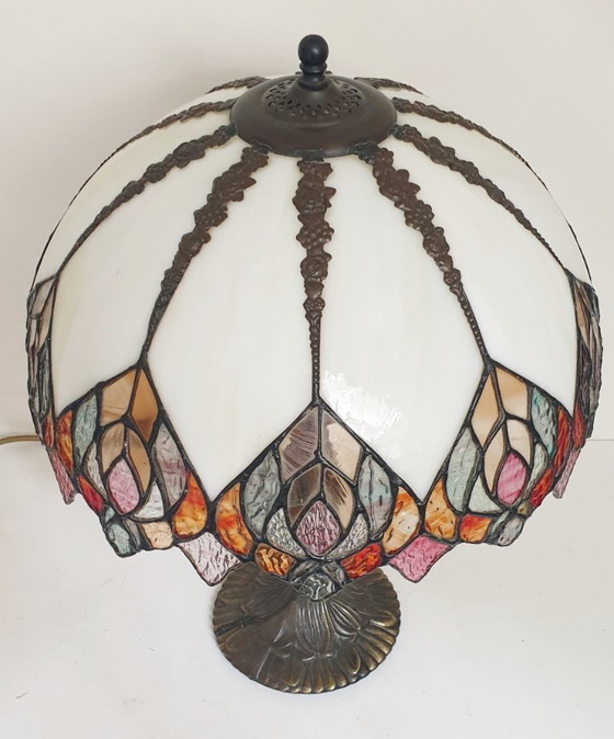 Image 1 of Large (52cm) Tiffany Stained Glass Table Lamp Peacock Feathers