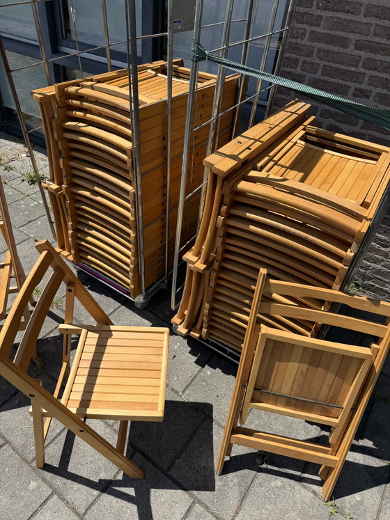 Image 1 of Partij van 53x vintage hardhouten klapstoel ‘80