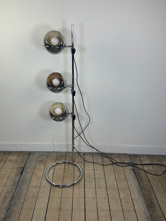 Image 1 of Vintage vloerlamp in ruimtetijdstijl met "oogbol" en 3 chromen bollen, jaren 70.