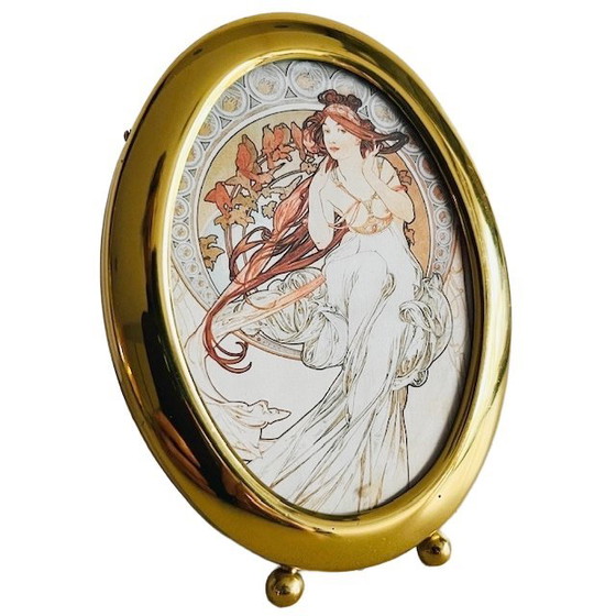 Image 1 of Dipinto Art Nouveau vintage di Alphonse Mucha, cornice ovale in ottone con marchio The Arts Music Hallmark, anni '60