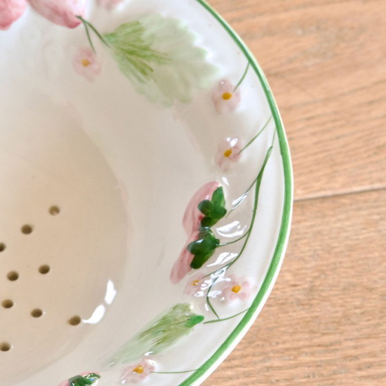 Image 1 of Cofanetto vintage in terracotta raffigurante fragole selvatiche