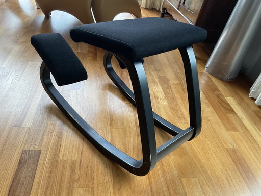 Sedia inginocchiata Stokke Varier