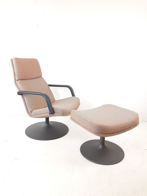 Vintage Artifort Swivel Armchair F142 Geoffrey Harcourt newly upholstered the squad