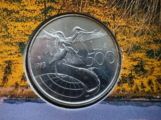 Image 1 of Zilveren munt uit 1993 met flora en fauna.