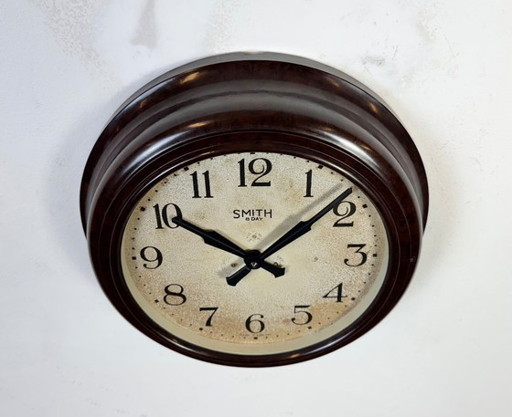 Image 1 of Vintage bruine bakelieten wandklok van Smith, jaren 50