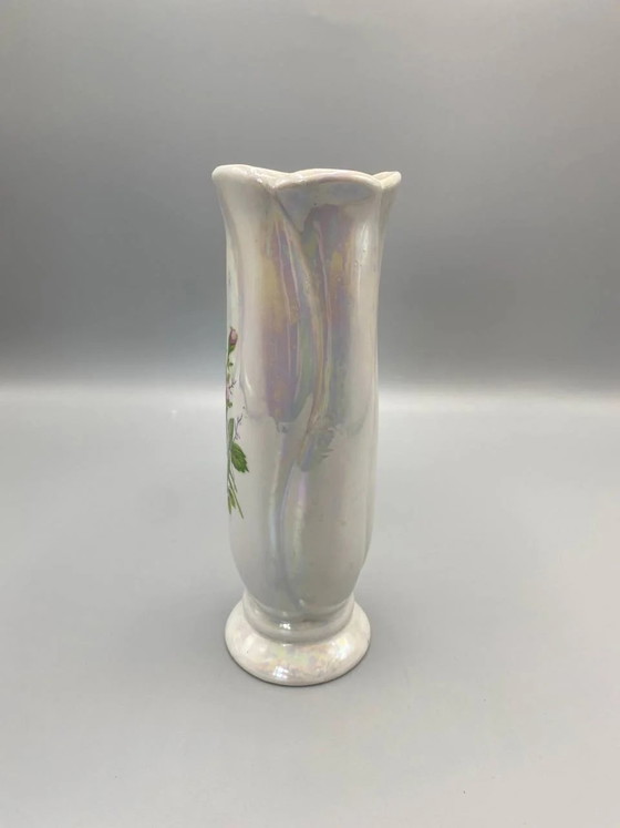 Iridescent Porcelain Bud Vase, Rose-Decorated, Scalloped Rim – Decorative Objects (photo 2 of 3)