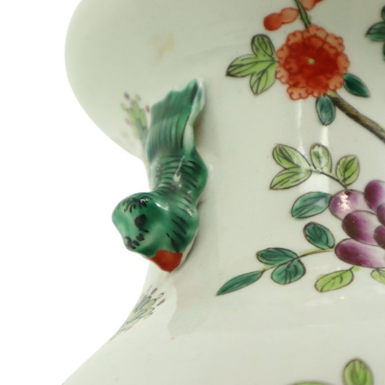 Image 1 of Florero de porcelana china Famille Rose
