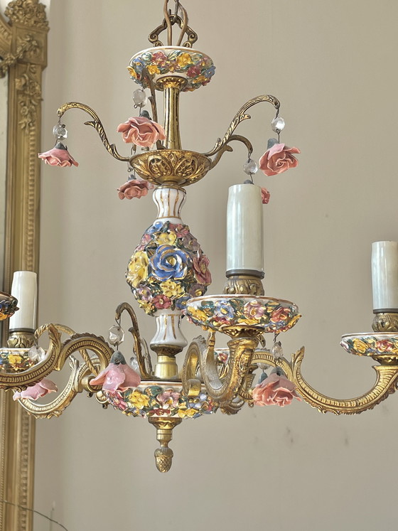 Image 1 of Antiker italienischer Kronleuchter aus Porzellan – Capodimonte-Stil
