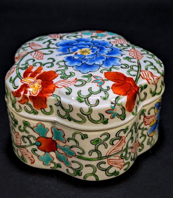 Scatola cinese in porcellana policroma – Jingdezhen – 中国景德镇制 – 1960 – Oggetti decorativi, Porcelain (photo 4 of 10)