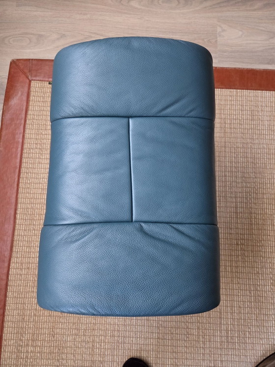 2 Poggiapiedi e pouf Stressless (Ekornes), Pelle, Blu (foto 2 di 5)