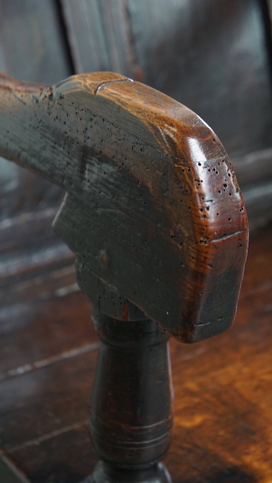 Image 1 of Antica poltrona in rovere del XVII secolo