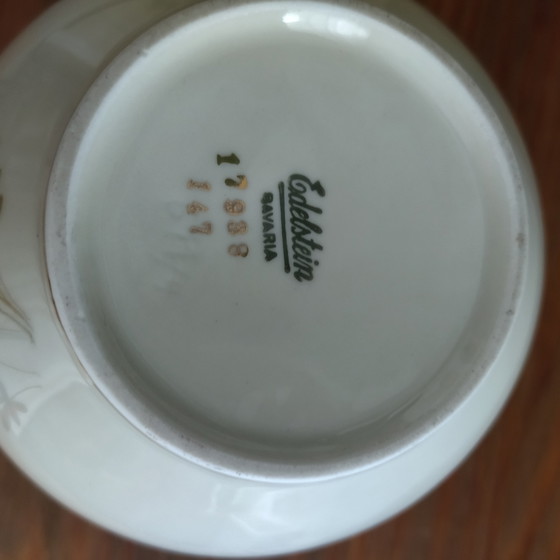 Image 1 of Vaso a uovo in porcellana.