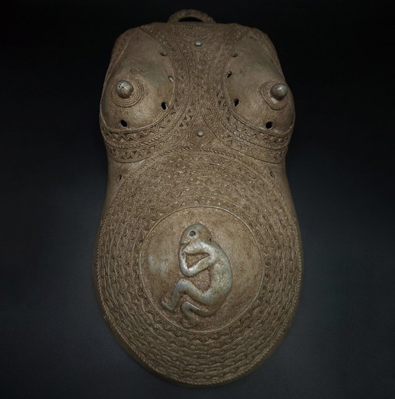 Image 1 of Arte africana • Maschera per il ventre Ndimu • Makonde • Tanzania • Alluminio