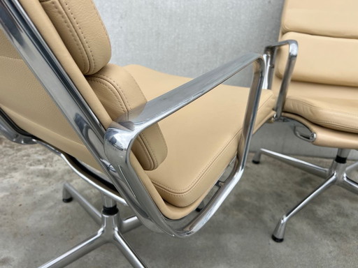 2x Vitra Eames EA216 Lederen Fauteuil