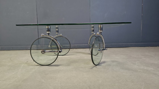 Image 1 of Glazen salontafel op wielen, jaren 80