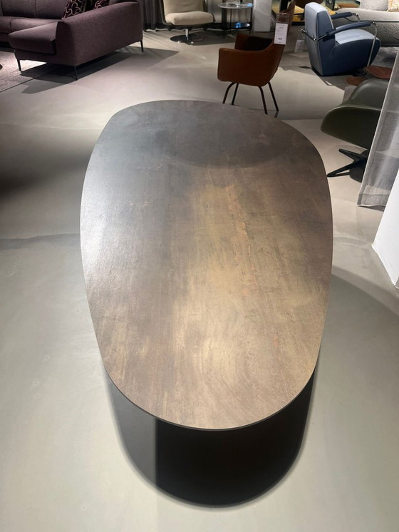 Image 1 of Metaform Orfis Pebble dining table