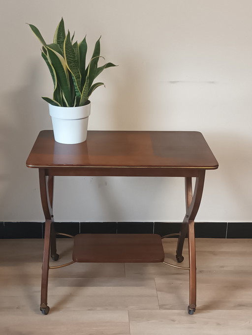 Mesa auxiliar vintage con ruedas