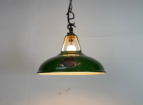 Image 1 of Lampada a sospensione industriale in smalto verde di Coolicon, anni '50