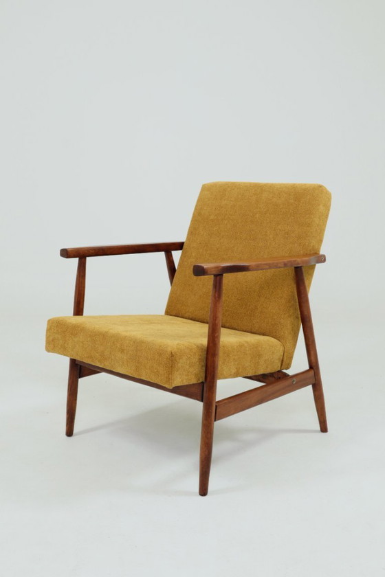 Image 1 of Poltrona vintage modello B-7727, tessuto giallo oro, restaurata, Polonia, anni '70