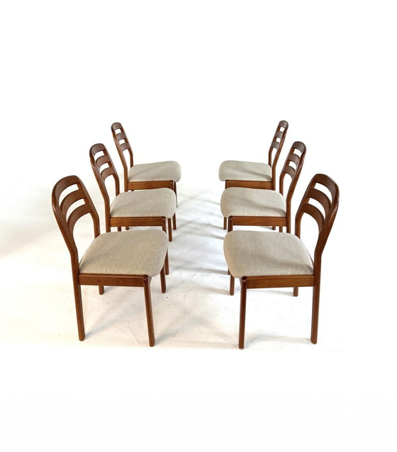 Image 1 of 6 chaises de salle à manger vintage Dyrlund, années 70. (Restaurées)