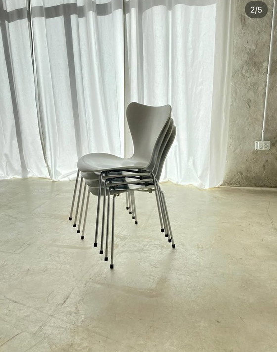 4 Danish chairs by Arne Jacobsen – Fritz Hansen, Dining chairs, Wood, Metal (photo 2 of 11)