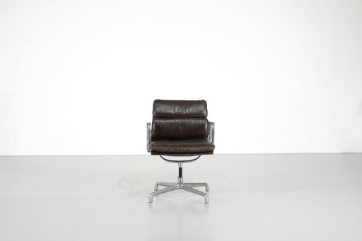 Softpad EA208 van Charles en Ray Eames voor Le mobilier International - jaren 60