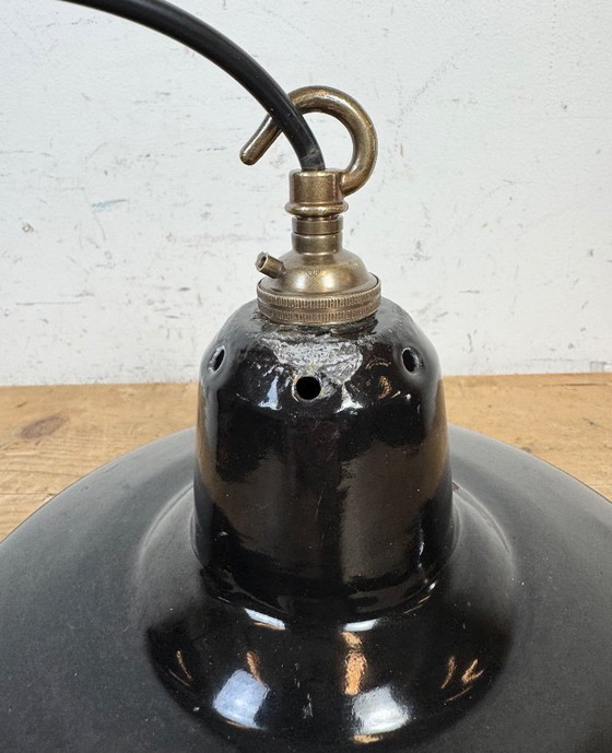Image 1 of Industriële zwarte emaille fabriekshanglamp, jaren 60