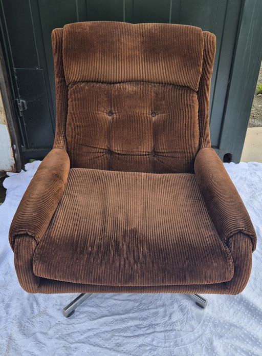 Lovely relax armchair