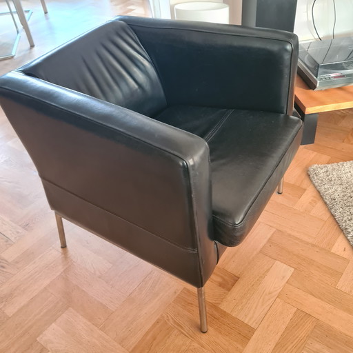 2 sillones de cuero negro