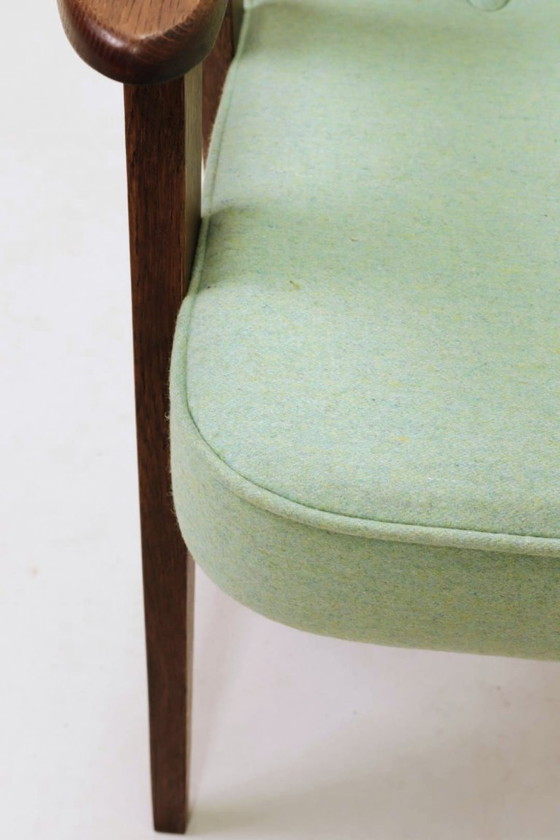 Image 1 of Scandinavische fauteuil met pistachekleurige pastel wollen stof en eikenhout