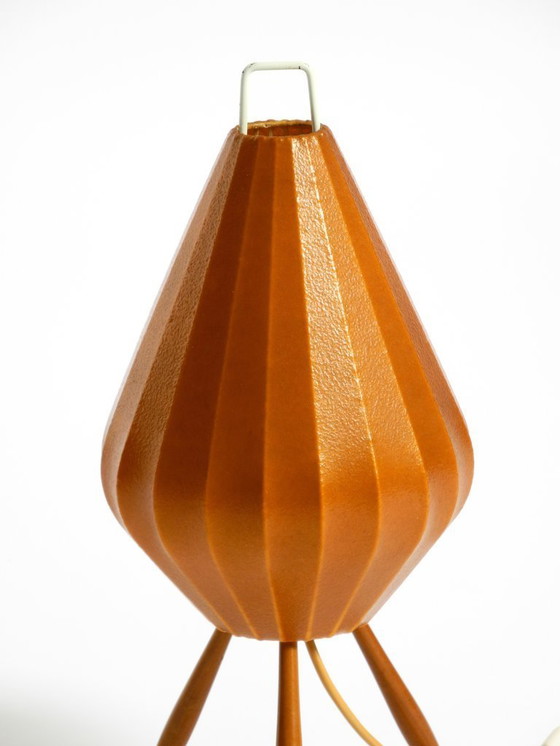 Image 1 of Sehr seltene, wunderschöne Mid-Century-Modern-Tischleuchte „Tripod Cocoon“.