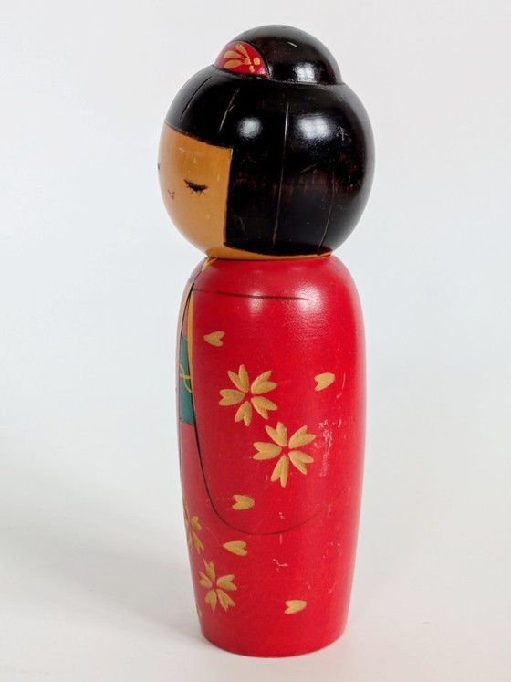 Image 1 of Poupée Kokeshi vintage, figurine en bois d'art populaire japonais, à motif floral rouge, style Wabi-Sabi