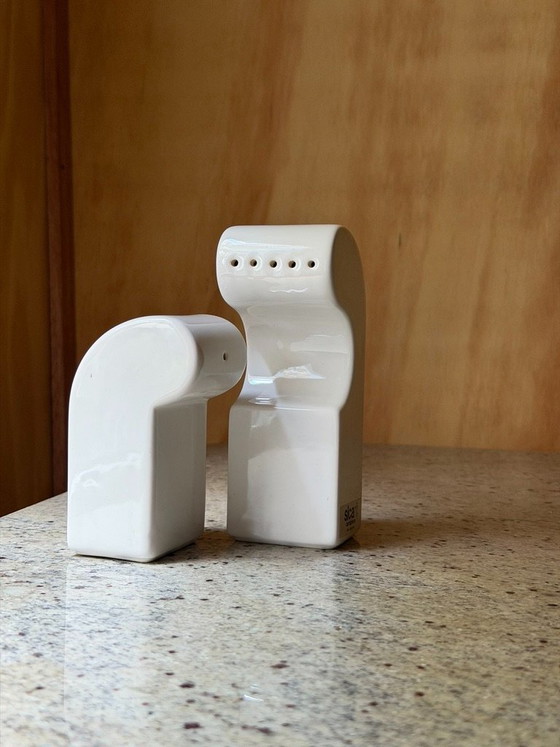 Pino Spagnolo per Sicart Italy Saliera e pepiera - Set in ceramica "abbracciante" anni '70 Space Age - (photo 7 of 20)