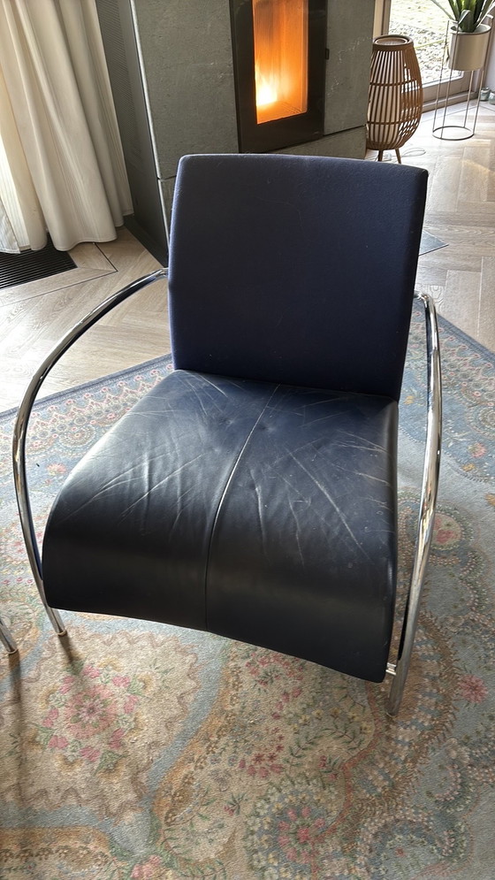 Image 1 of Twee blauwe Montis Lomas stoelen te koop