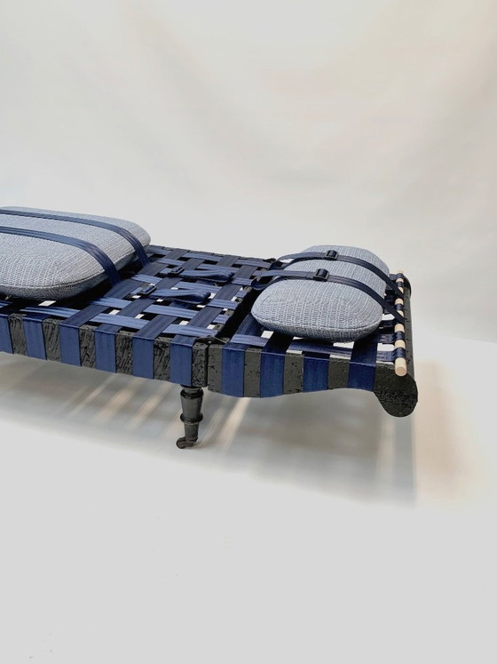 Image 1 of Chaise longue antica, circa 1870 – completamente restaurata con visibile maestria artigianale tradizionale.