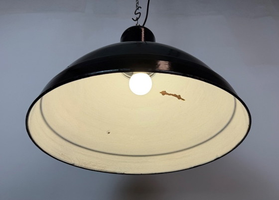 Industrial Black Enamel Factory Pendant Lamp, 1950s – Iron (photo 11 of 18)