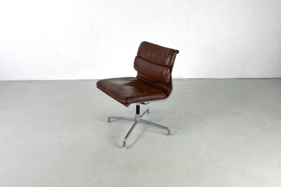 Softpad EA 205 di Charles e Ray Eames per Herman Miller - Anni '70 – Sedie da ufficio, Pelle (photo 3 of 11)