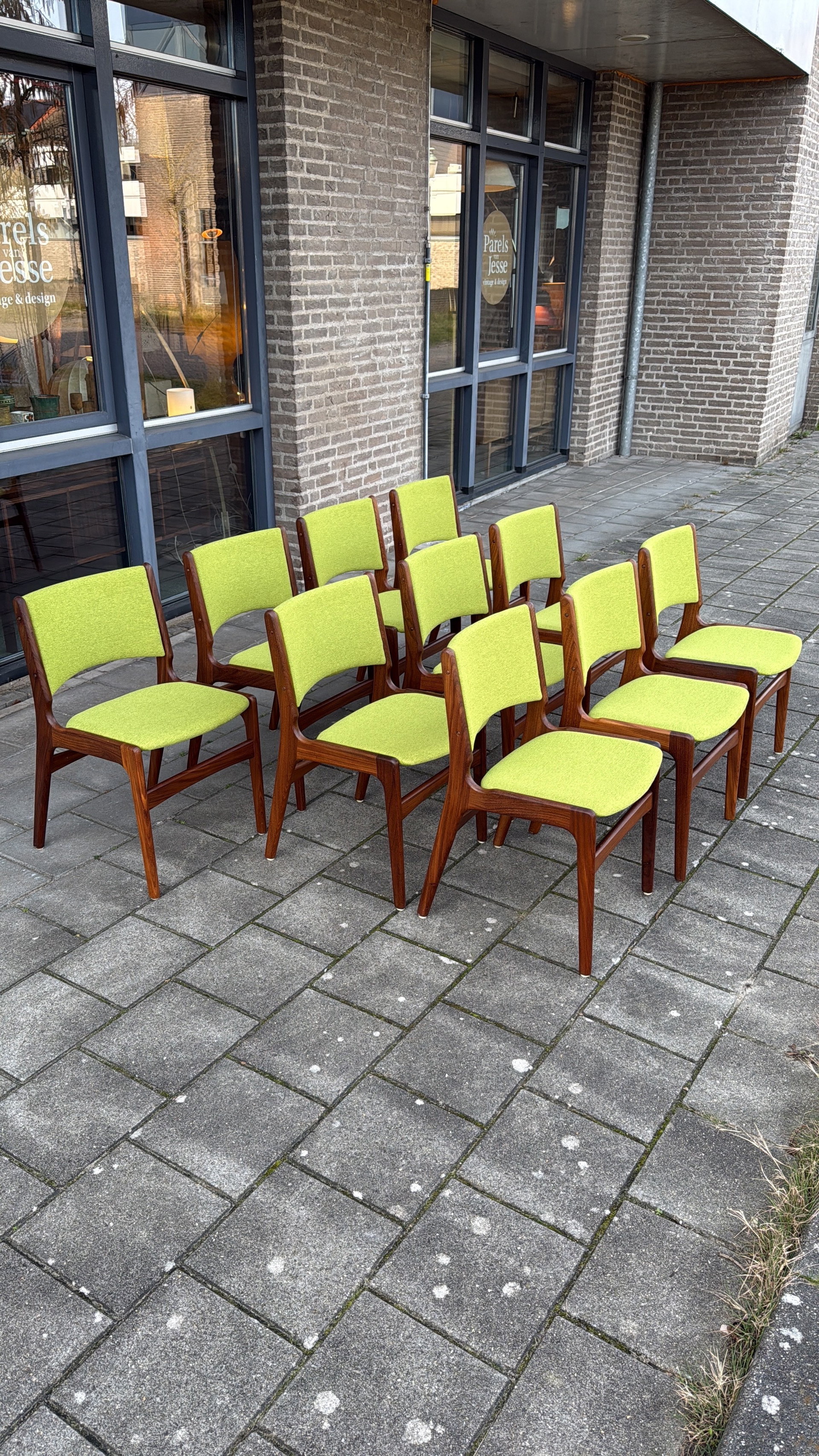 10x restored dining room chair model 89, Erik Buch '60 | €4,500