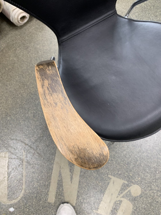 Arne Jacobsen Butterfly Chair with Armrests – Fritz Hansen, Dining chairs, Leather (photo 7 of 10)