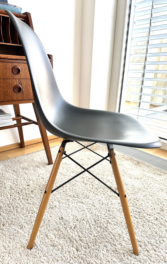 Image 1 of ORIGINAL! 4x Vitra Eames Plastic Chairs