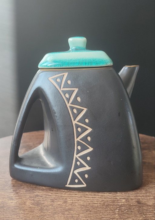 Servizio da caffè triangolare in ceramica, design anni '50


