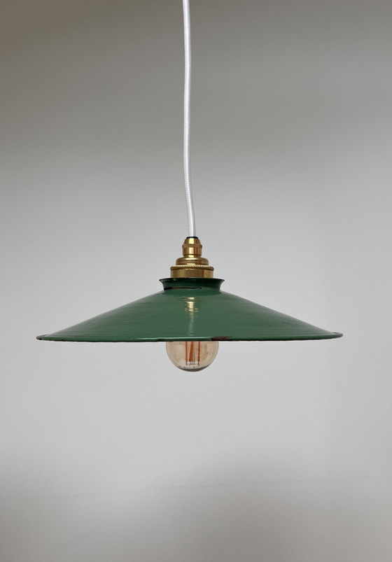 Image 1 of Due lampade a sospensione vintage in smalto verde.