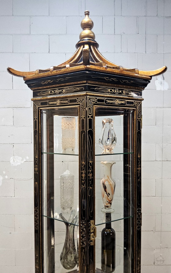 Image 1 of Vitrina china con techo de pagoda e iluminación (vitrina asiática, oriental, vitrina bohemia)
