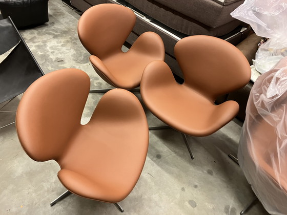 Image 1 of 3 sillas Swan de Fritz Hansen, de cuero color coñac, ¡en perfecto estado!