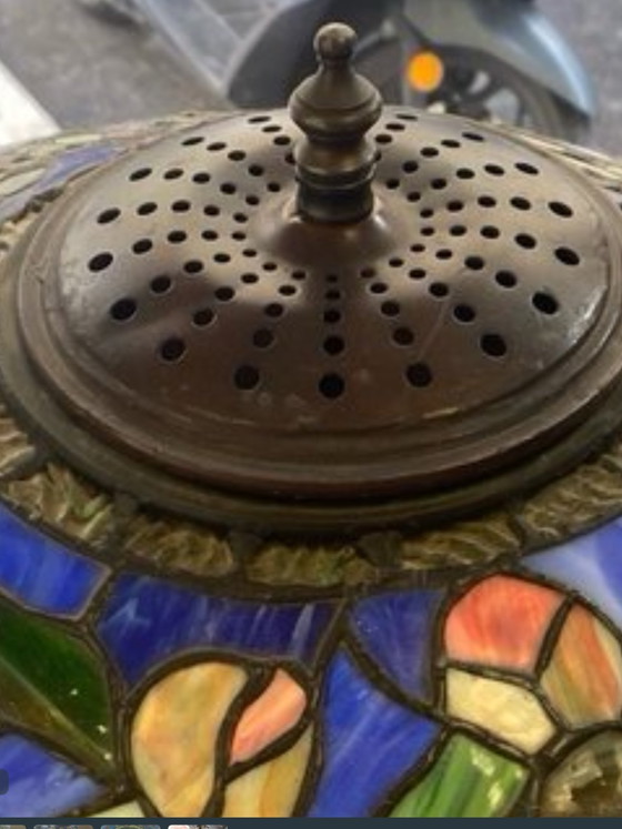 Tiffany Style Elegant Oversized Classical Period Lamp – Table lamps, Glass, Metal (photo 5 of 5)